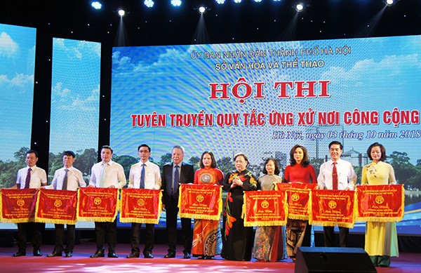 Chủ tịch HĐND TP dự chung khảo Hội thi "Tuyên truyền quy tắc ứng xử nơi công cộng trên địa bàn Thành phố Hà Nội"